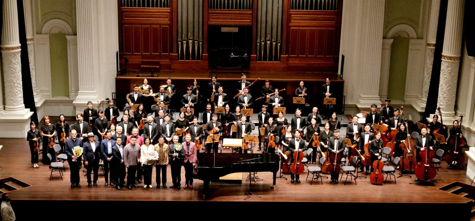 Orchestra concert with CharB guests on stage