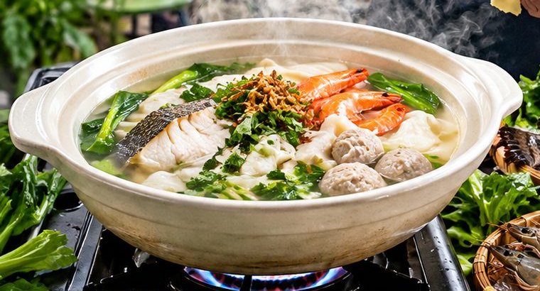 Claypot mee hoon kueh soup with fish, prawns and meatballs
